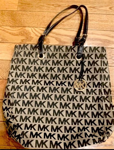 michael kors tasche logo muster|Michael Kors discontinued satchels.